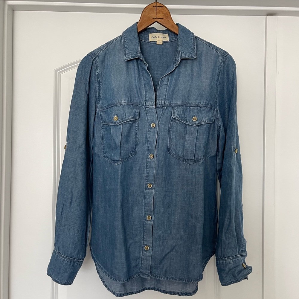 Cloth & Stone Chambray Button Down